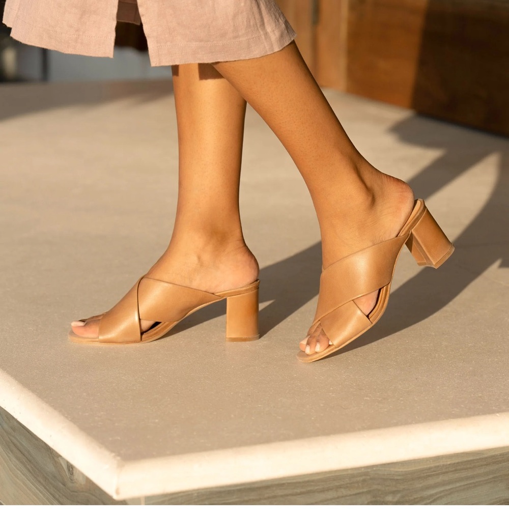 NEW IN BOX! Nisolo Tan Leather Mules - Picture 8 of 16